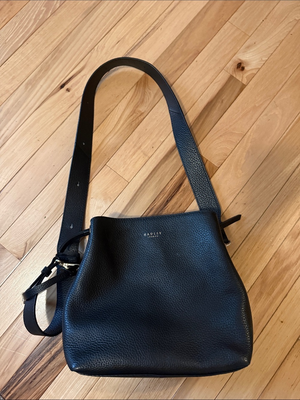 RADLEY LONDON Black Pebbled Leather Shoulder Bag